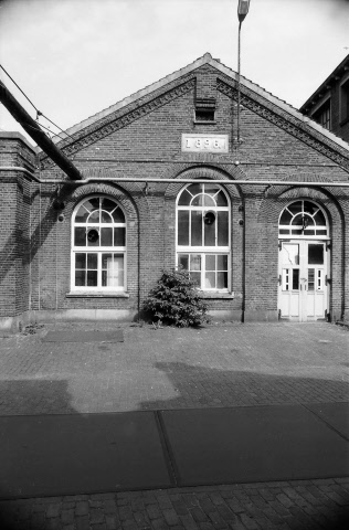 Roomweg 103 hoek Stroinksbleekweg voorgebouw bij textielfabriek van I. I. Rozendaal met gevelsteen 1896 foto 13-5-1999.jpeg
