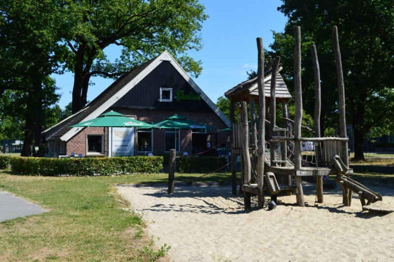 Steenbeltweg 48 restaurant van Doorn & Doorn met apeelplek.jpg