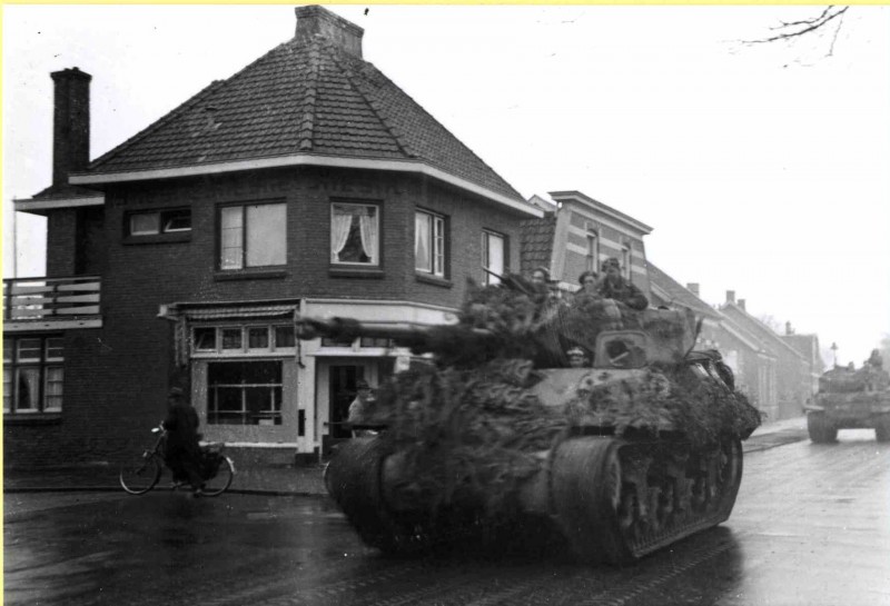 Parkweg hoek Borstelweg april 1945.jpg