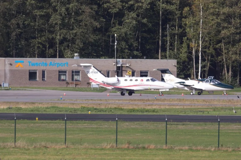 Het huidige platform met havengebouw van Twente Airport © Tim Volme.jpg