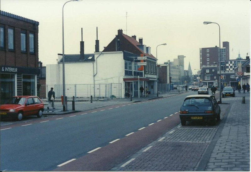 Kuipersdijk 66 links hoek Celebesstraat sloop pand Stripaap voor bouw pand Quatre Mains..jpg