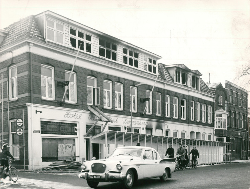 Molenstraat 12 rechts gevel kapperszaak Willem Nijhuis.jpg