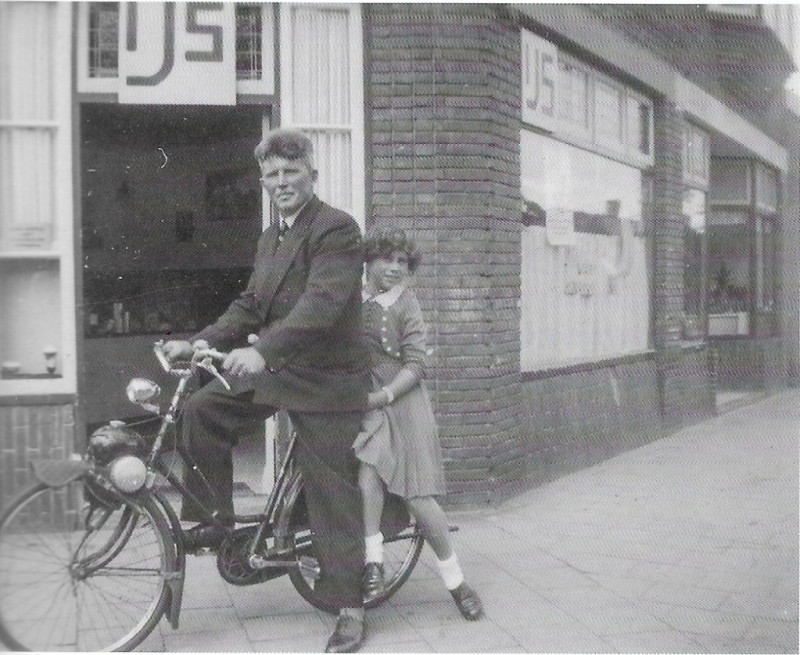 Brinkstraat 160 hoek Semarangstraat cafetaria en ijssalon Gritter.jpg