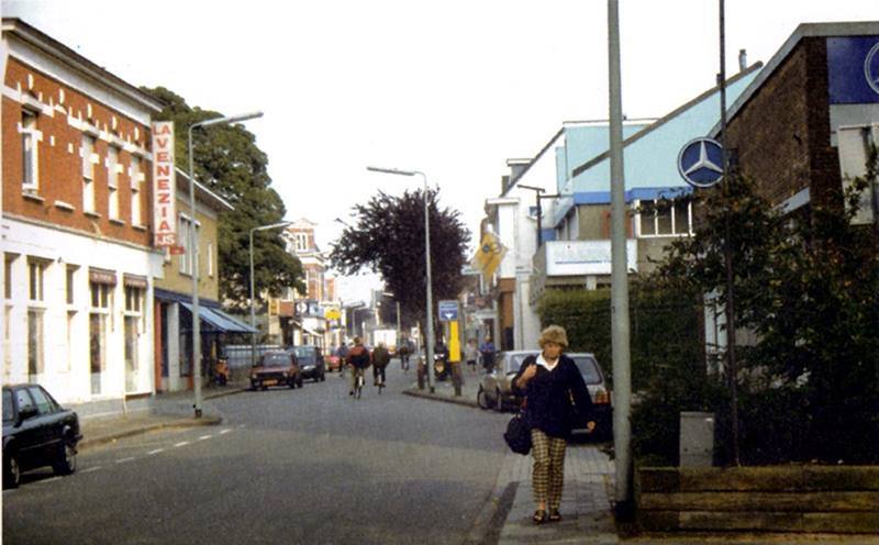 Lipperkerkstraat 23-25 hoek Wilhelminastraat ijssalon La Venezia.jpg