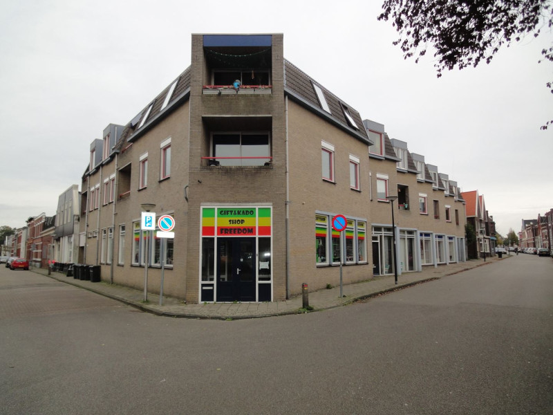 Lipperkerkstraat 65 hoek C.J. Snuifstraat  Giftkadoo shop Freedom.jpg