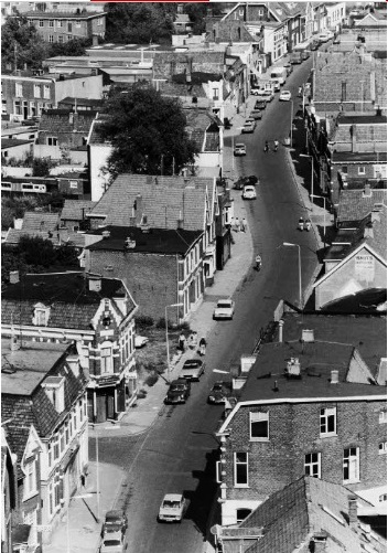 Lipperkerkstraat 65 hoek C.J. Snuifstraat links cafe. foto is genomen vanaf het Deltaflat op de hoek met de Espoortstraat..jpg