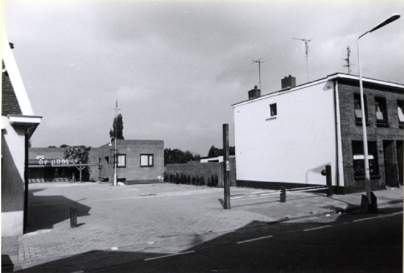 Lipperkerkstraat 247-249 Café en biljartcentrum de Poal 13-9-1984. later coffeeshop Peter Bar.jpg