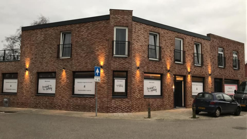 Lipperkerkstraat 260 hoek Oostveenweg 41   pizzeria en broodjeszaak Broodnodig.jpg