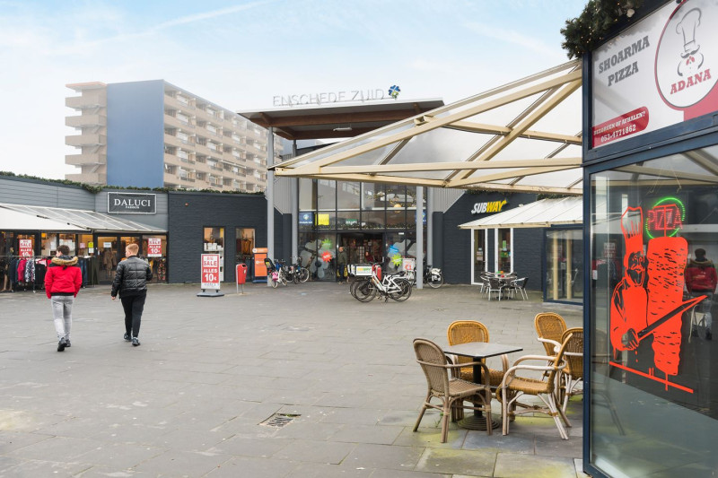 Wesseler-Nering 3b Winkelcentrum Zuid ingang. Subway.jpg