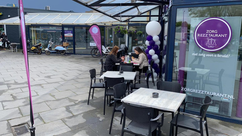 Wesseler-Nering 3 Winkelcentrum Zuid Zorg Rezztaurant terras.jpg