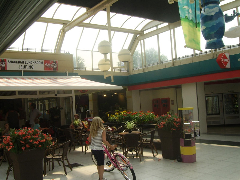 Wesseler-Nering 22 winkelcentrum zuid snacbar lunchroom Jeuring.JPG