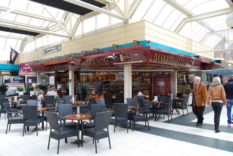 Wesseler-Nering 9 winkelcentrum Zuid lunchroom banketbakkerij Oonk terras 1987.jpeg