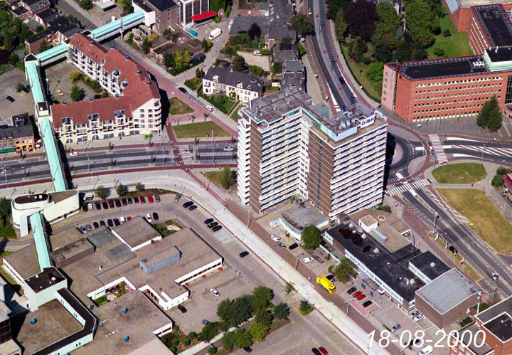 Haaksbergerstraat 55 hoek Boulevard 1945-4 Luchtfoto Dish Hotel.jpg