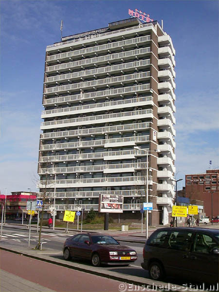 Haaksbergerstraat 55 hoek Boulevard 1945-2 en Koningstraat  Dish hotel Westgevel.jpg