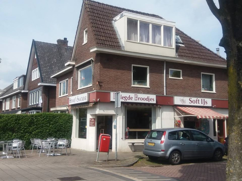 Haaksbergerstraat 508 hoek Stevenfennestraat Hennie's snackbar.jpg