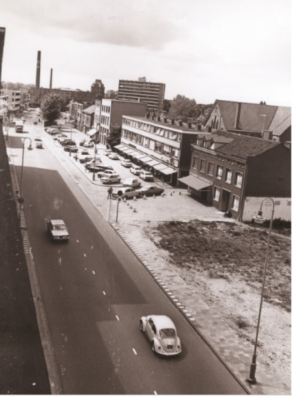 Haaksbergerstraat 98-100 rechts winkel Drenth Schoenenhuis vroeger pand Drukkerij Bronsema later eethuis Zeytin.jpg