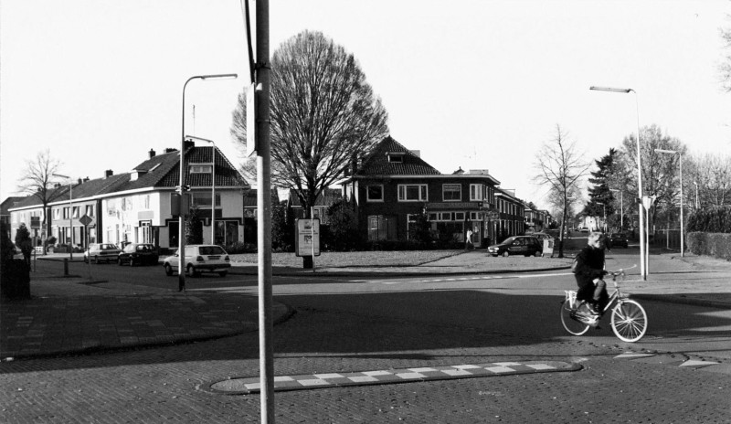 Elferinksweg 2-4-6 Kruispunt met de Dennenweg en zicht op de Poolmansweg..jpg