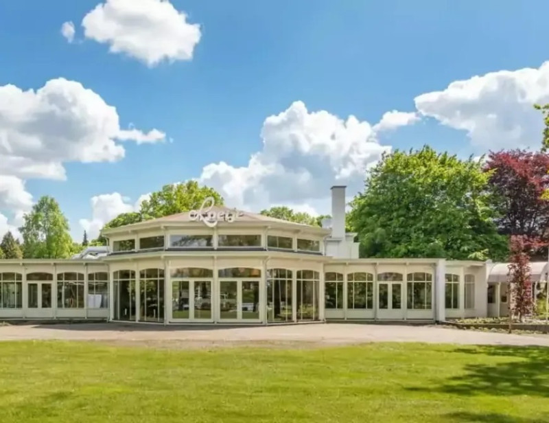 Parkweg 49 Volkspark restaurant Loetje.jpg