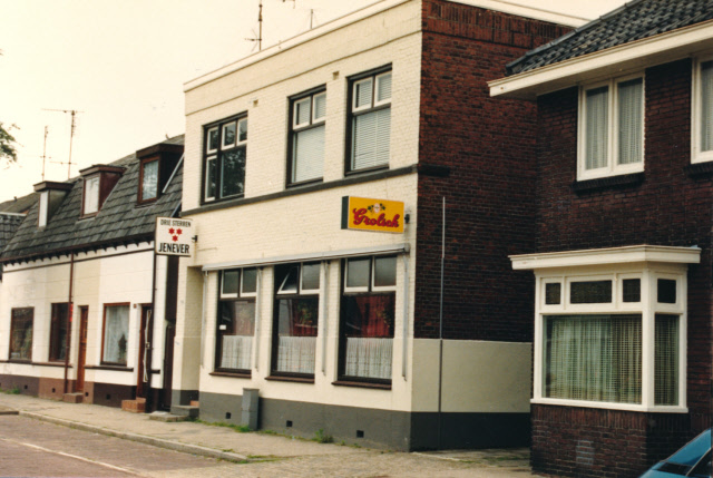 Dennenweg 154 Café Wiecher Dam (1939) vroeger was dit café De Den van P. Dam. ook was hier een italiaanse vereniging Circolo Sardo Eleonora D'arborea in gevestigd. juni 1987.jpeg