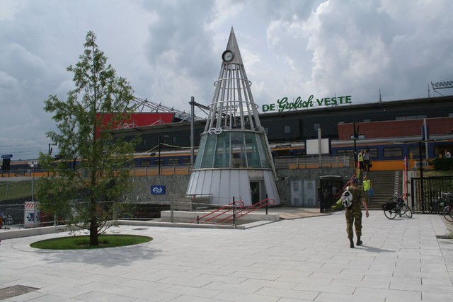 Forum 10A The Lunchbox bij stadion Grolsch Veste en NS station Kennispark.jpg