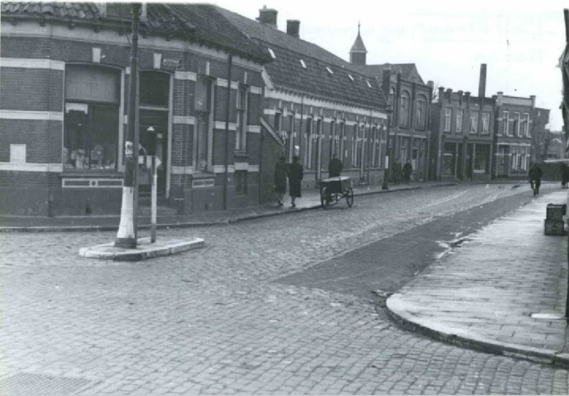 Beltstraat 118-122 hoek Kuipersdijk  feb. 1944.jpg