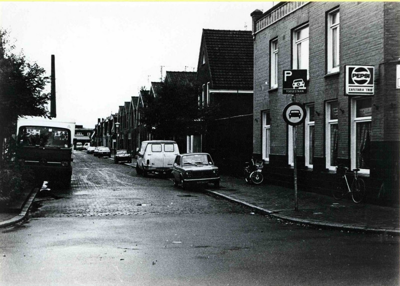 Billitonstraat hoek Wooldriksweg 29 richting Bankastraat. cafetaria Trio 1978..jpg