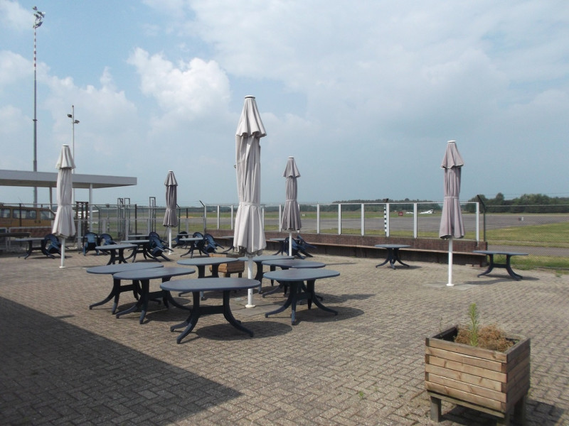 Vliegveldweg 333  restaurant terras Luchthaven Twente 12-7-2014.JPG