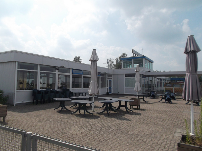 Vliegveldweg 333 luchthaven Twente restaurant terras 12-7-2014.JPG