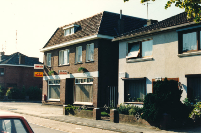 Poolmansweg 71 hoek Plataanstraat cafe Ossenvoort. juni 1987.jpeg