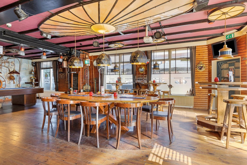 Poolmansweg 119 interieur cafe de Roozeboom.jpg