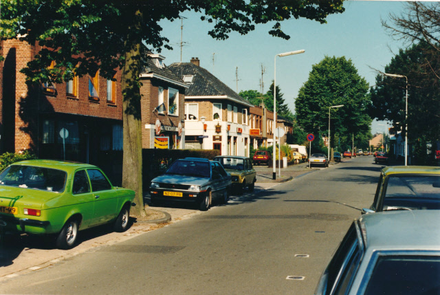 Poolmansweg 119 Café biljart de Pool. Op hoek Populierstraat juni 1987.jpeg