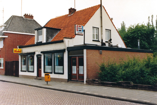 Emmastraat 216 Cafetaria De Herberg juni 1987.jpeg
