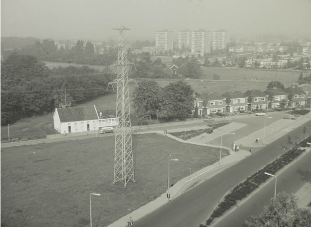 Hulststraat 38 vroeger Geessinkweg cafe Nijmeijer hoek Burgemeester van Veenlaan 29-9-1971.jpg