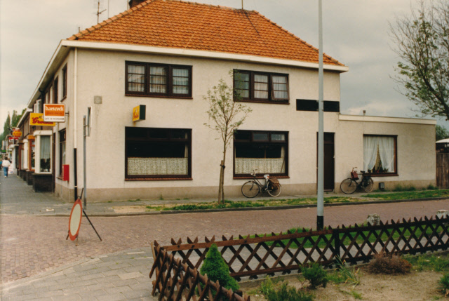 G.J. van Heekstraat 155 hoek Noordhoekhegtstraat Café de Noordhoek. augustus 1987.jpeg