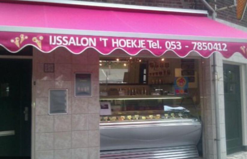 G.J. van Heekstraat 20 loket IJssalon 'Hoekje.jpg