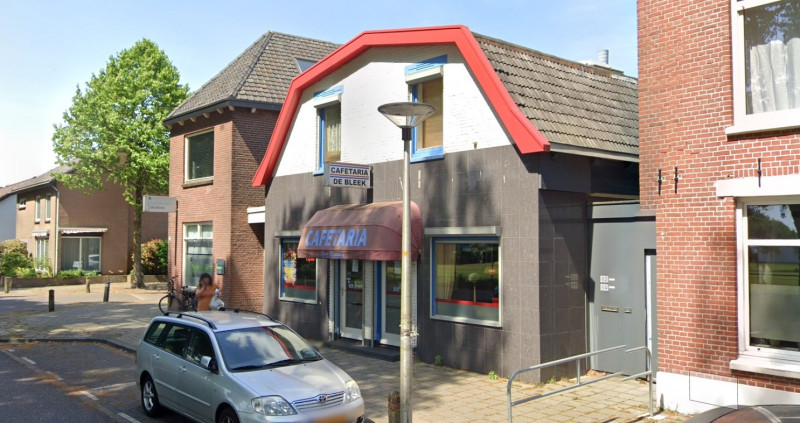 G.J. van Heekstraat 64 cafetaria De Bleek.jpg