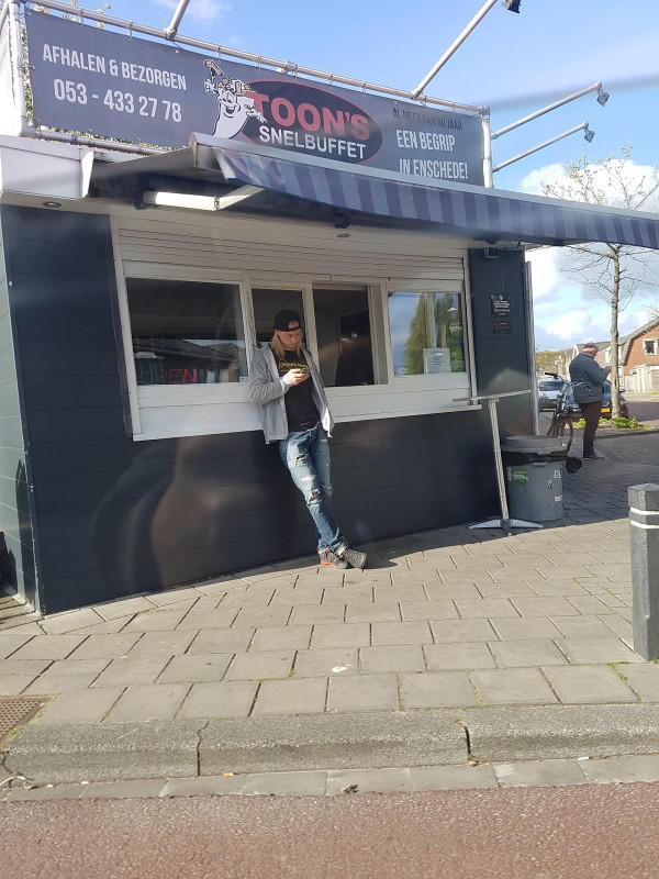 G.J. van Heekstraat 258 hoek Toekomststraat Toon's snelbuffet.jpg