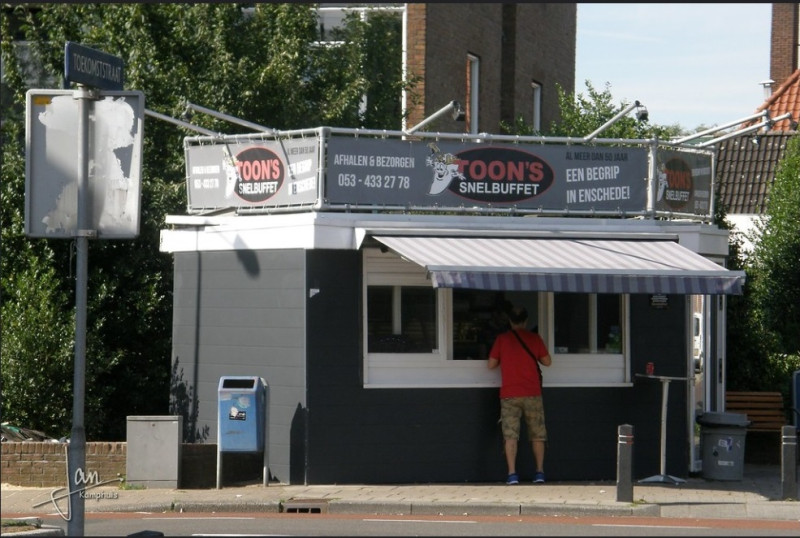 G.J. van Heekstraat 258 hoek Toekomststraat Twekkelerveld Toon's snelbuffet 2016.jpg