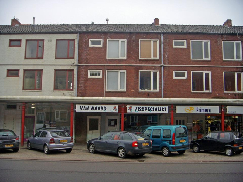 G.J. van Heekstraat 249-251 van Waard viszaak en Primera winkelcentrum Twekkelerveld.jpg