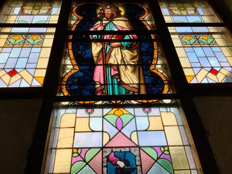 Scholten Reimerstraat 40 Lonneker Glas in loodramen in hotel Bij Jacob in vroegere pastorie St. Jacobus de Meerdere kerk.jpg