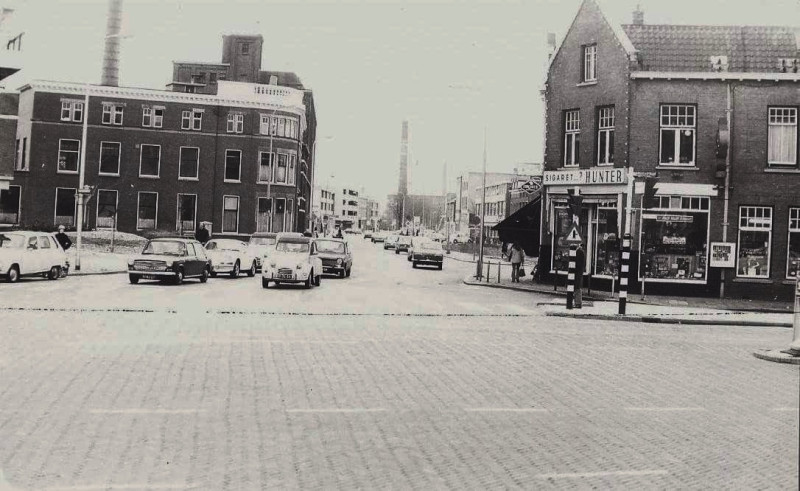 Haaksbergerstraat 72 Hoek Ripperdastraat  sigarettenwinkel.jpg