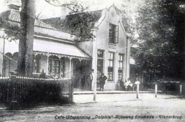 Gronausestraat 664 vroeger Rijksweg Café-Uitspanning Dolphia.jpg