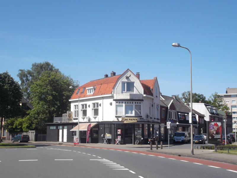 Pathmossingel 172 hoek Zwedeweg snackbar De Pieper.JPG