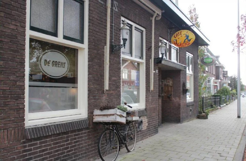 Oldenzaalsestraat 318 Café De Grens..jpg