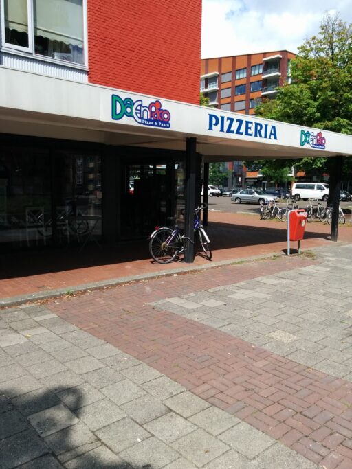 Zweringweg 210 winkelcentrum Stadsveld Pizzeria Da Enrico..jpg