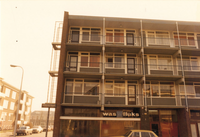 Akkerstraat 1 Zelfbedieningswasserij Was-O-Fluks 1977.jpeg