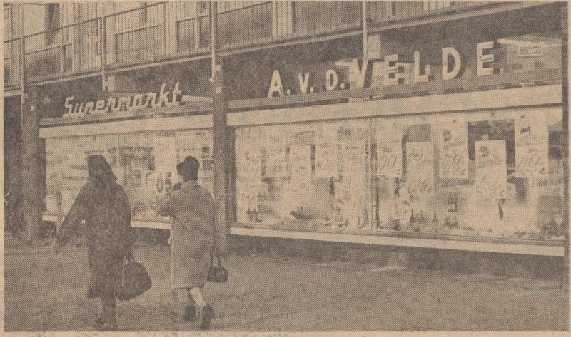 Akkerstraat 3 supermarkt A. van der Velde krantenfoto Tubantia 2-2-1965.jpg