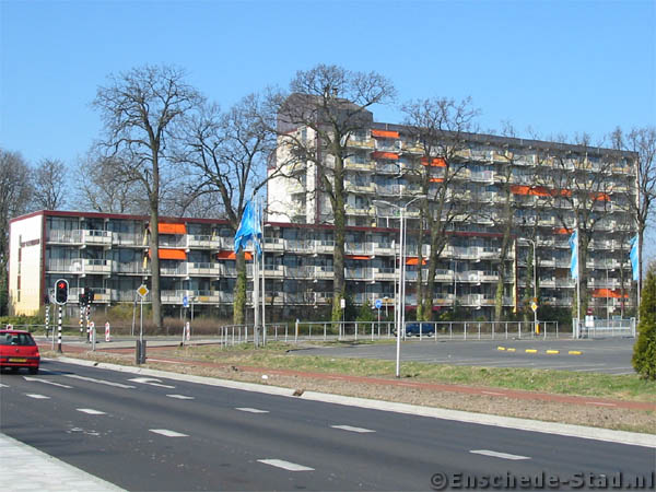 Noord Esmarkerrondweg 492 hoek Gronausestraat 341 Serviceflat Het Lindenhof..jpg