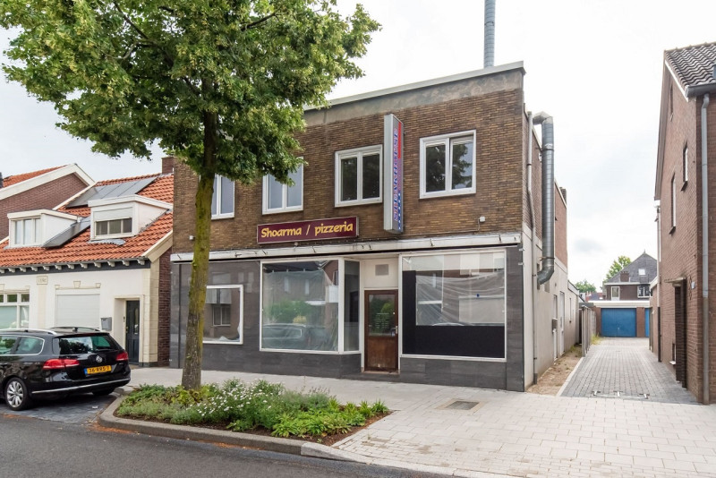 Tolstraat 25 Shoarma Pizzeria later Steakhouse Glanerbrug.jpg