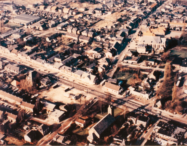 Gronausestraat 1305 hoek Kerkstraat Glanerbrug luchtfoto 1980.jpeg